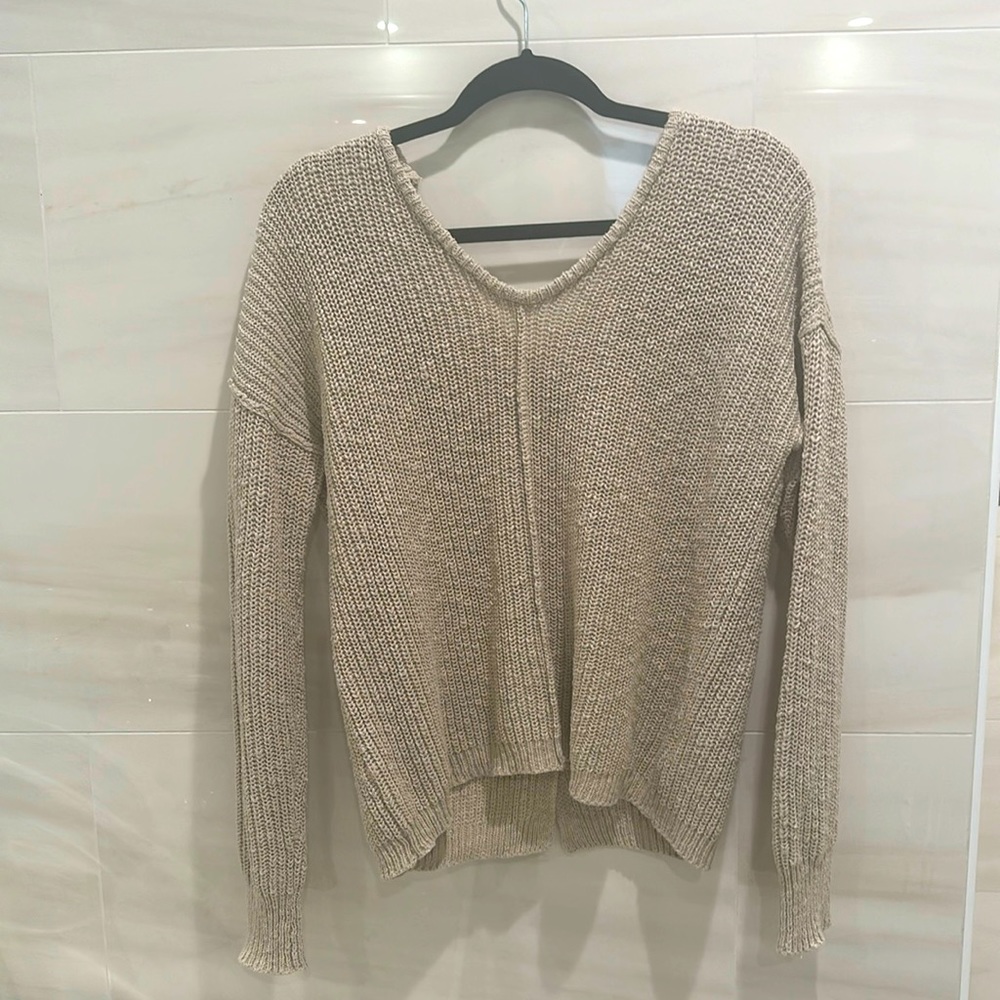 Sweater with bottoms on the back